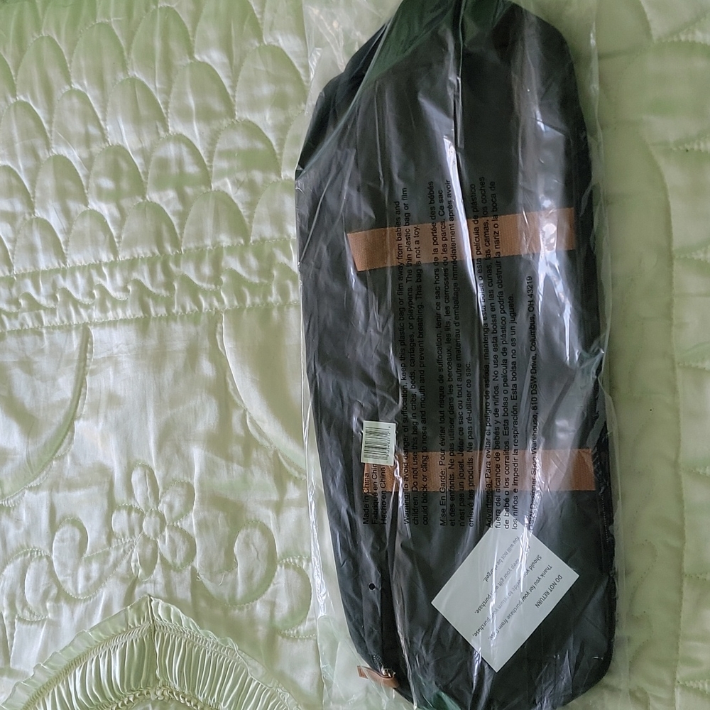 DSW gym sports travel duffel bag